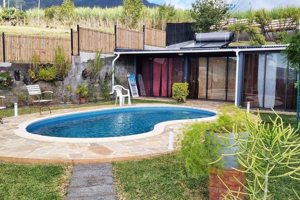 Bungalow Des Pensees Piscine Chauffee 28° Saint-Denis Exterior foto